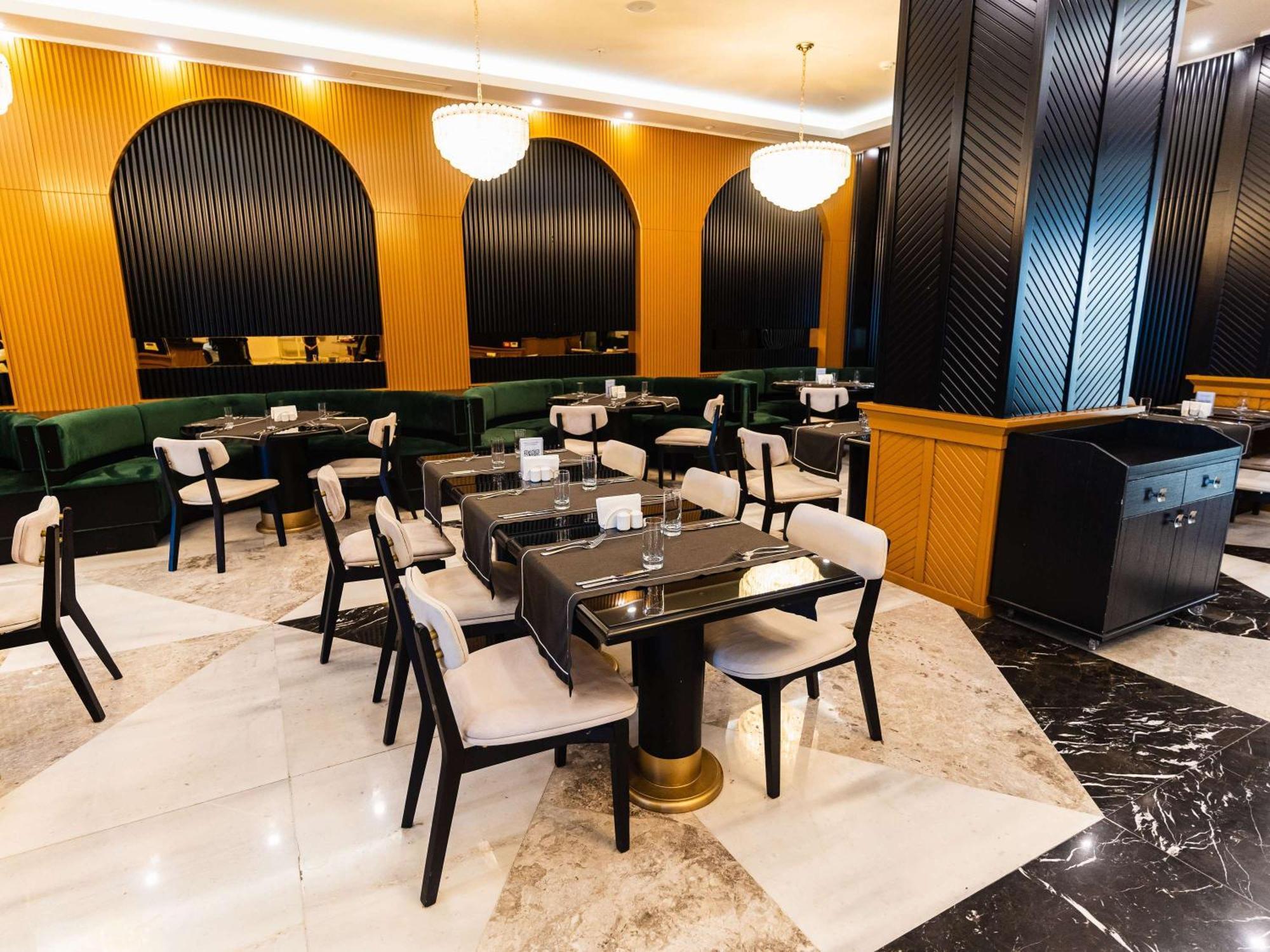 Mercure Baku City Экстерьер фото